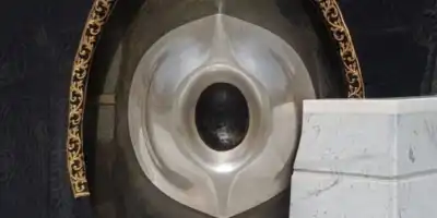 The Story Behind the Black Stone Its Role in Hajj and Islam